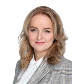 Silvia Hallová